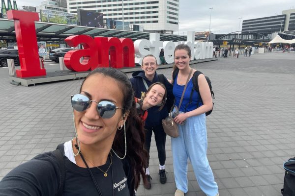 Ghasemlou lab students in front of the "I am amsterdam" sign in front of the amsterdam airport