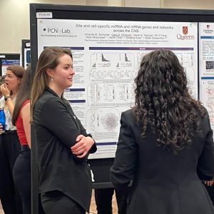 Ciara presenting her poster to a female-presenting person